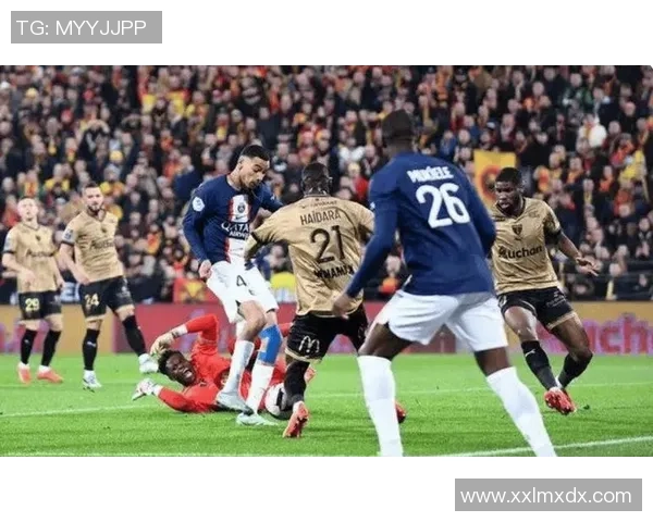 德甲精彩对决里昂大胜那不勒斯引发全场惊叹与热烈反响