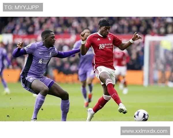 英超激战利物浦险胜里昂争议判罚引发全场热议