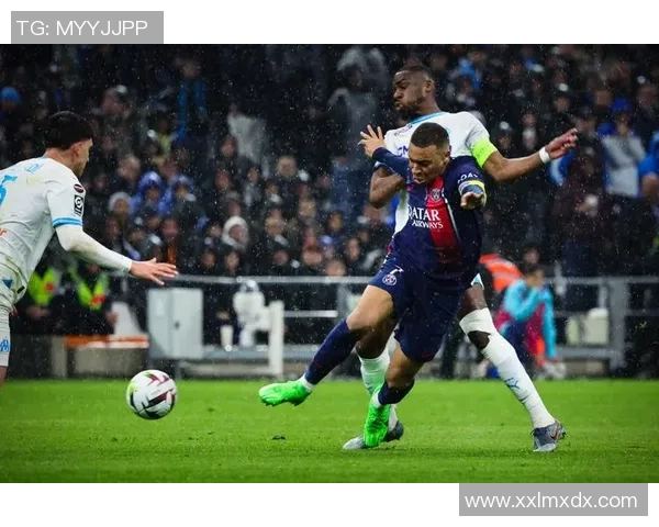 西甲激战：巴黎圣日耳曼与皇马平局精彩瞬间引发全场沸腾