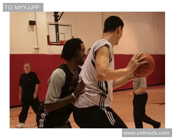 姚明背对单打展现绝佳技术与力量的完美结合