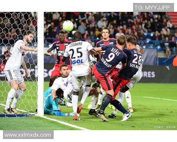 欧联杯精彩对决里昂主场3-0战胜AC米兰引发争议判罚引爆全场气氛