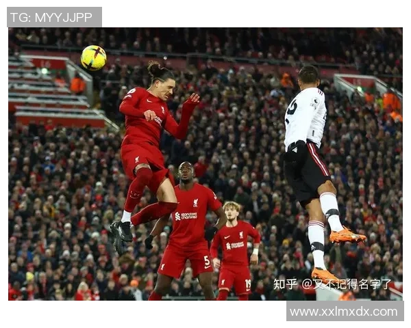 英超激战：马竞与利物浦战成平局精彩瞬间引发全场热烈反响