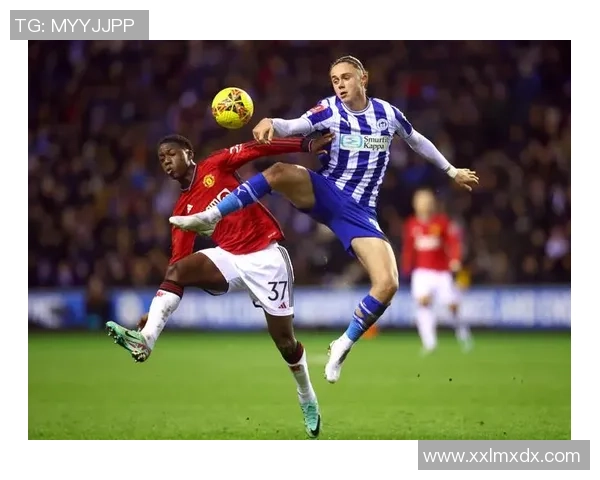 足总杯激战波尔图与曼联战成平局神扑时刻引发全场热烈反响 足总杯激战波尔图与曼联战成平局神扑时刻引发全场热烈反响